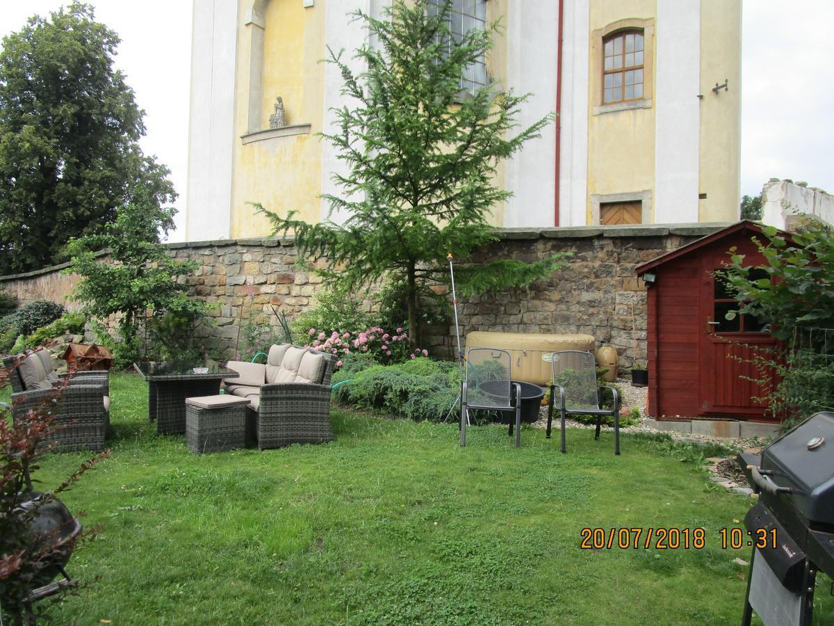 Hotel Fara Choustnikovo Hradiste Exterior foto
